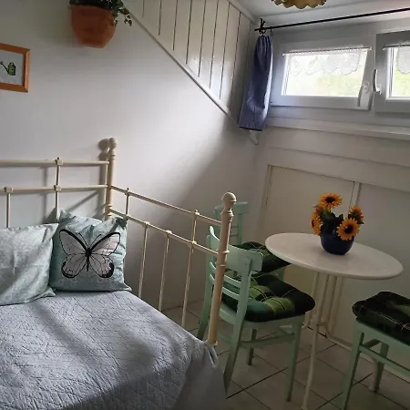 Kardos Apartment *